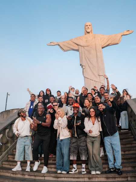 Vini Jr, Virginia, Terry Crews e amigos no Cristo Redentor • Reprodução | Redes sociais