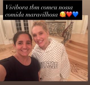 Dona de restaurante mostrou que Virginia participou de jantar com Vini Jr. •