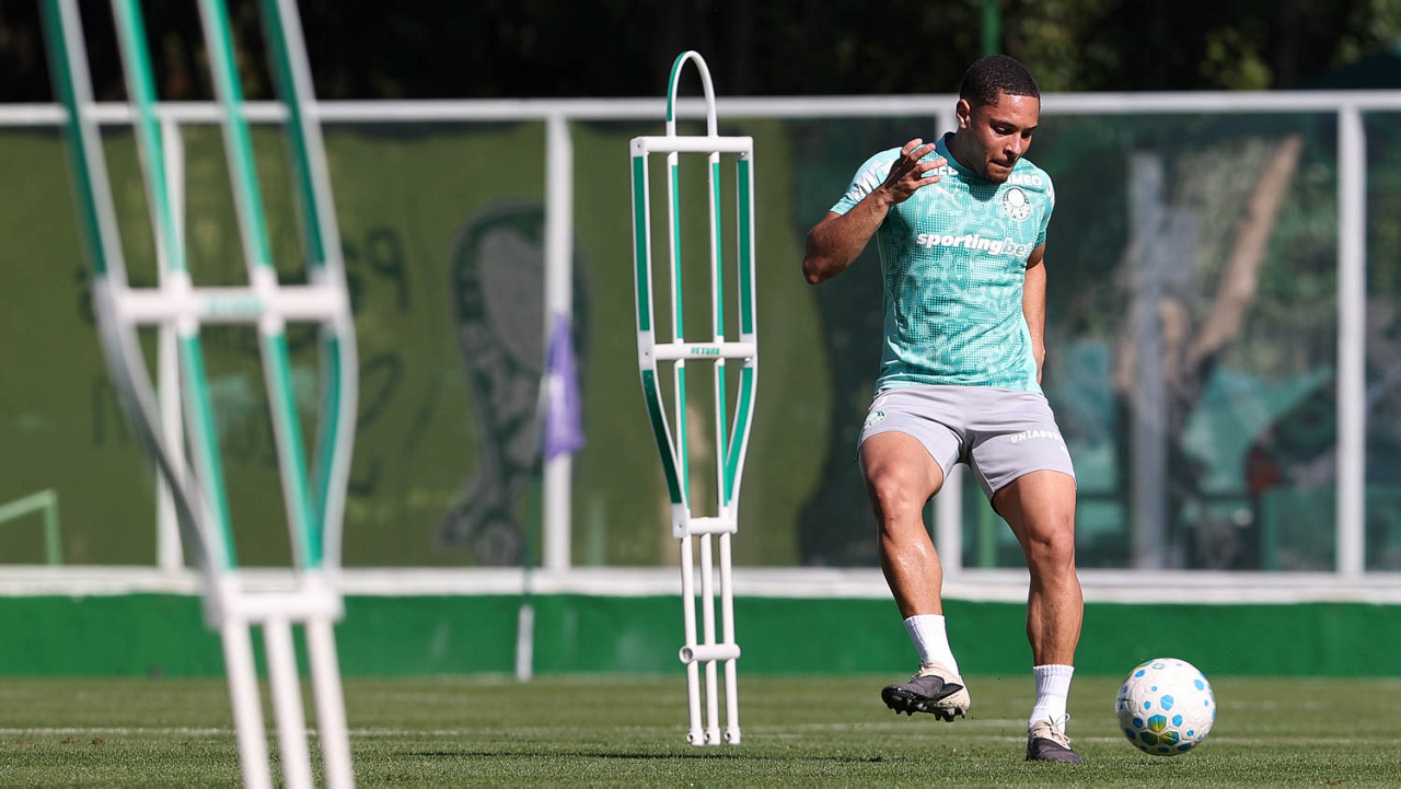 Vitor Roque avança em recuperação e cumpre nova etapa de tratamento no Palmeiras