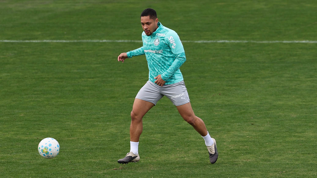 Palmeiras trabalha em volta de Vitor Roque para amenizar baixas pesadas no ataque