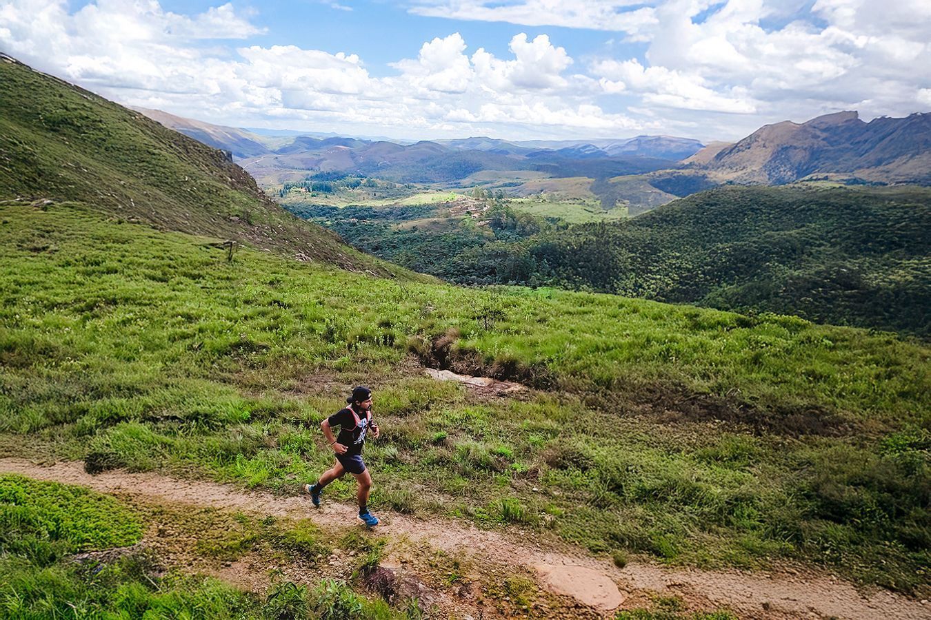 Festival de corrida em trilhas reúne atletas de sete estados no Parque das Andorinhas