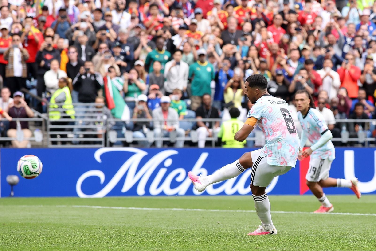VAR brasileiro 'rouba a cena' em classificação da Bélgica contra Senegal na Copa do Mundo