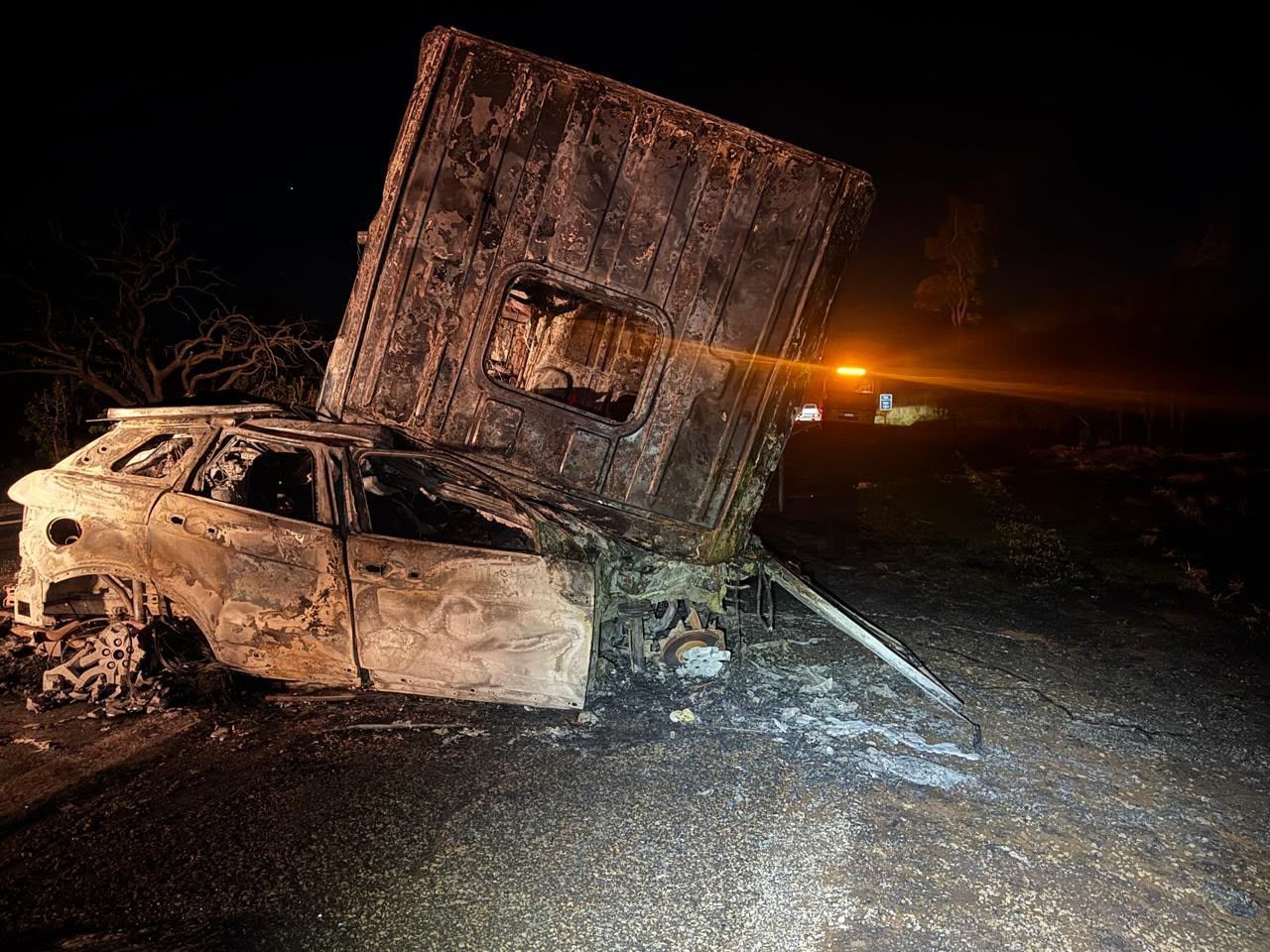 Motorista morre em acidente entre carro e caminhão na BR-040