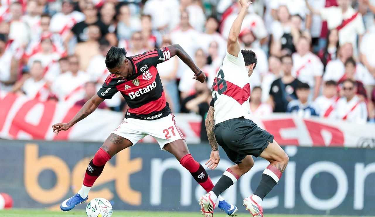 Flamengo empata com River Plate pelo Troféu do Algarve, em Portugal