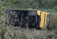 Ônibus com romeiros tomba e provoca a morte de duas pessoas no Ceará