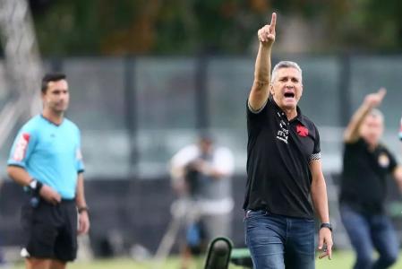 Jorginho no comando do Vasco