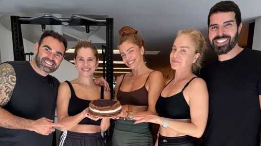 Grupo comemorou aniversários após o treino