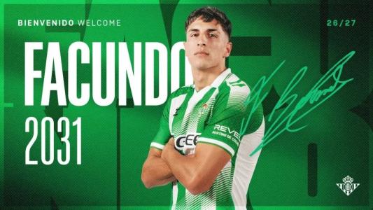Bernal foi anunciado como reforço do Real Beis • Divulgação/Real Betis