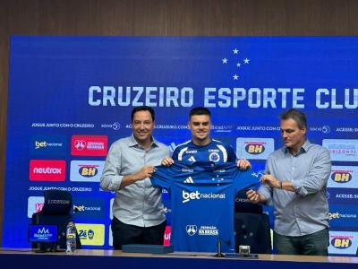 Gabriel Pec, reforço do Cruzeiro, durante coletiva de apresentação • Daniel Costa/Itatiaia