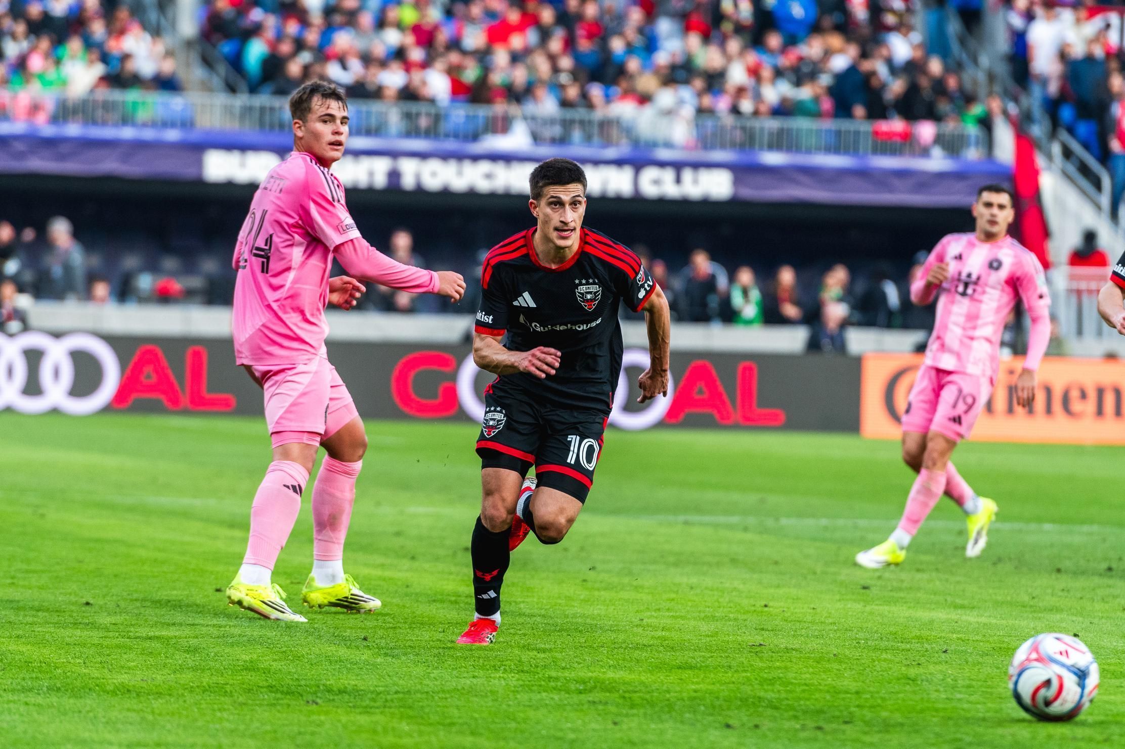 Ex-Santos, Pirani troca de clube e inicia novo capítulo na MLS