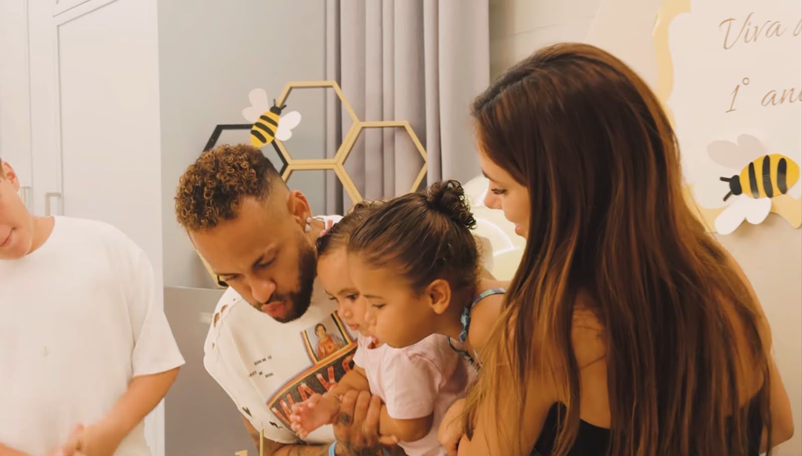 Bruna Biancardi publica vídeo inédito da festa de 1 ano da filha com Neymar