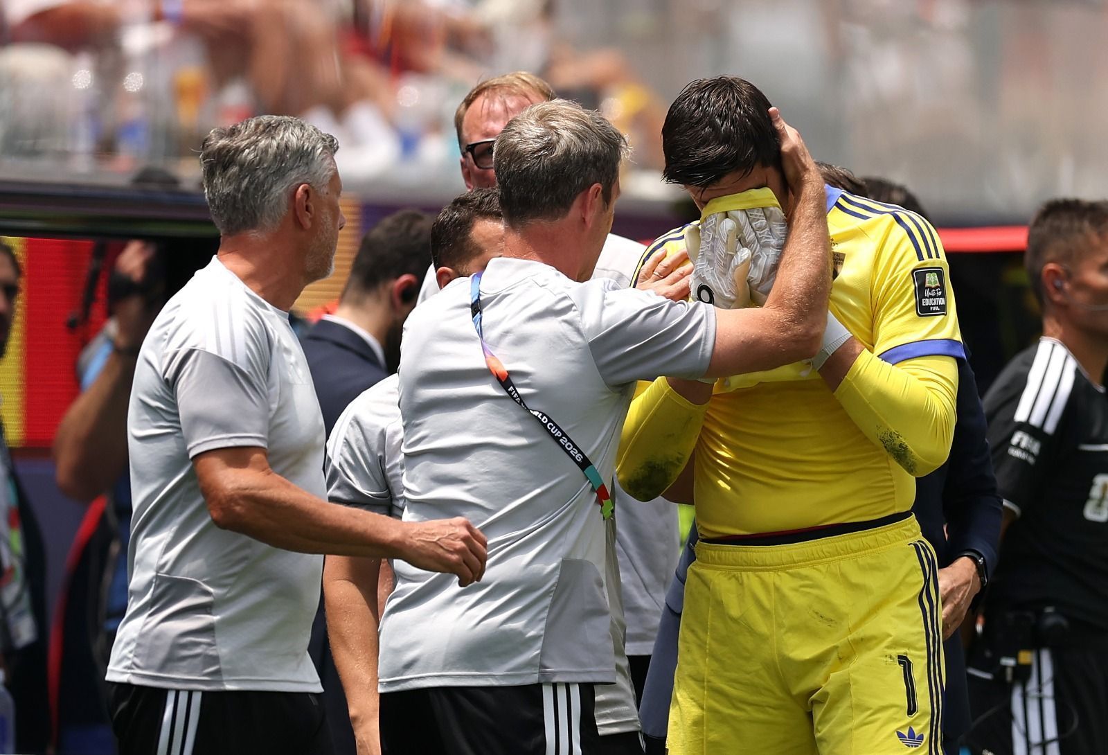 Espanha x Bélgica: Courtois sente dores e chora ao ser substituído na Copa do Mundo