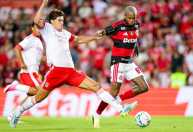 Wallace Yan 'baila', Flamengo vence o Benfica e conquista o Troféu do Algarve