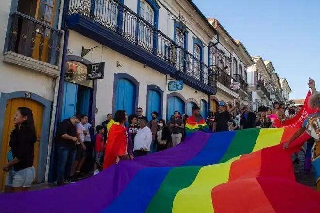 Cancelamento da 8ª Parada LGBT+ provoca ato de resistência em Ouro Preto