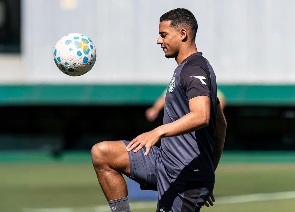 Jovem do Coritiba ganha espaço e pode ser novidade contra o Palmeiras