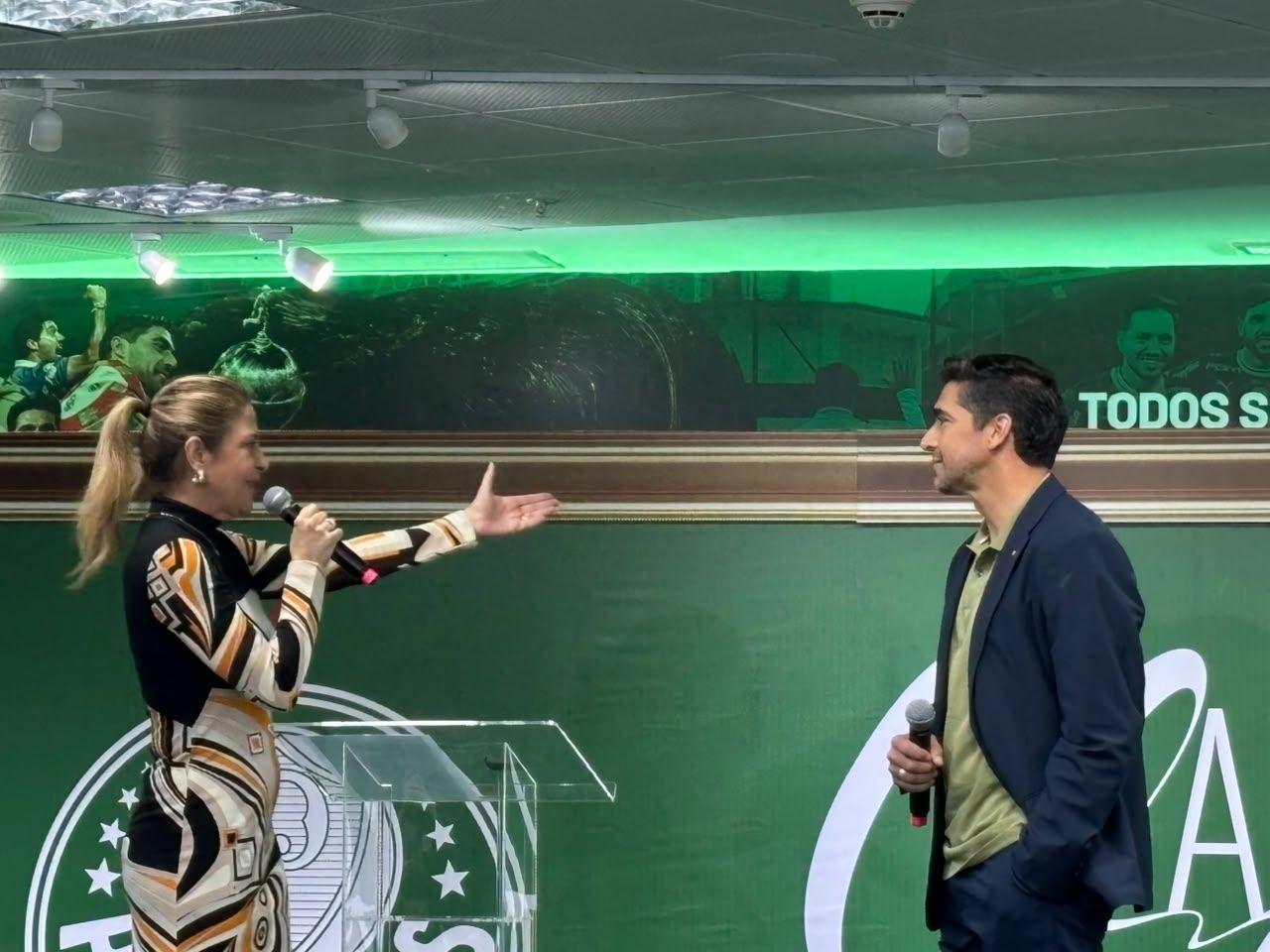 Palmeiras: Abel Ferreira é homenageado, e Leila reforça permanência do técnico