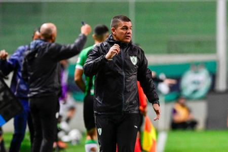 Umberto Louzer, técnico do América