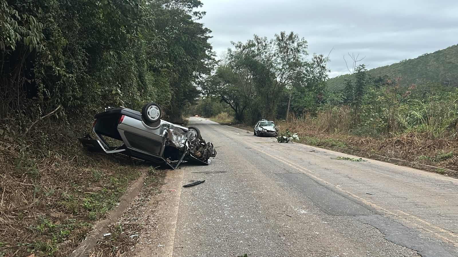 Polícia apura causas de acidente com vítimas feridas na LMG 758 em Belo Oriente