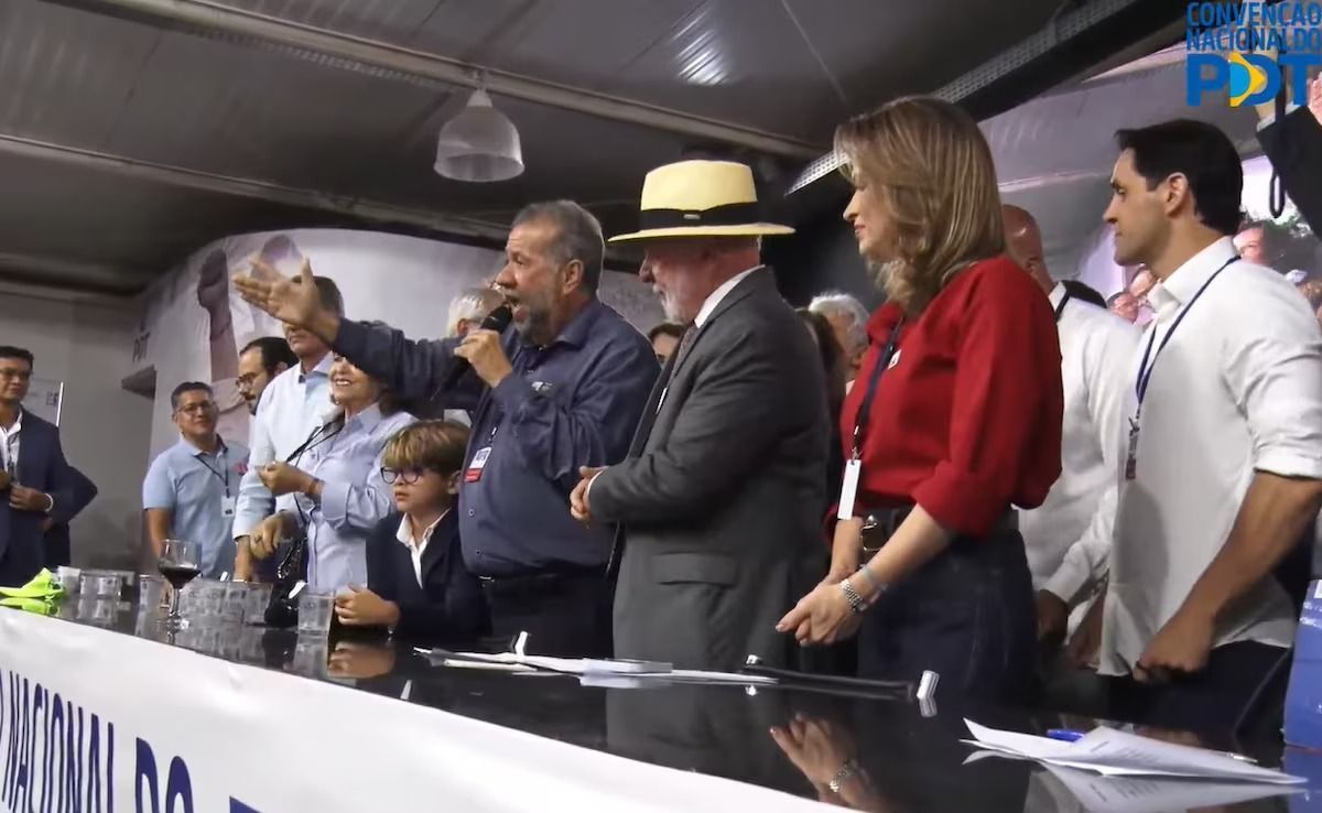 PDT oficializa apoio à reeleição de Lula e retoma aliança com o PT no primeiro turno