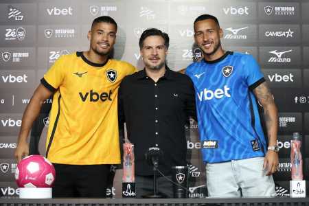 Warleson, Léo Coelho e Gabriel Batista durante apresentação nesta quarta-feira (22)