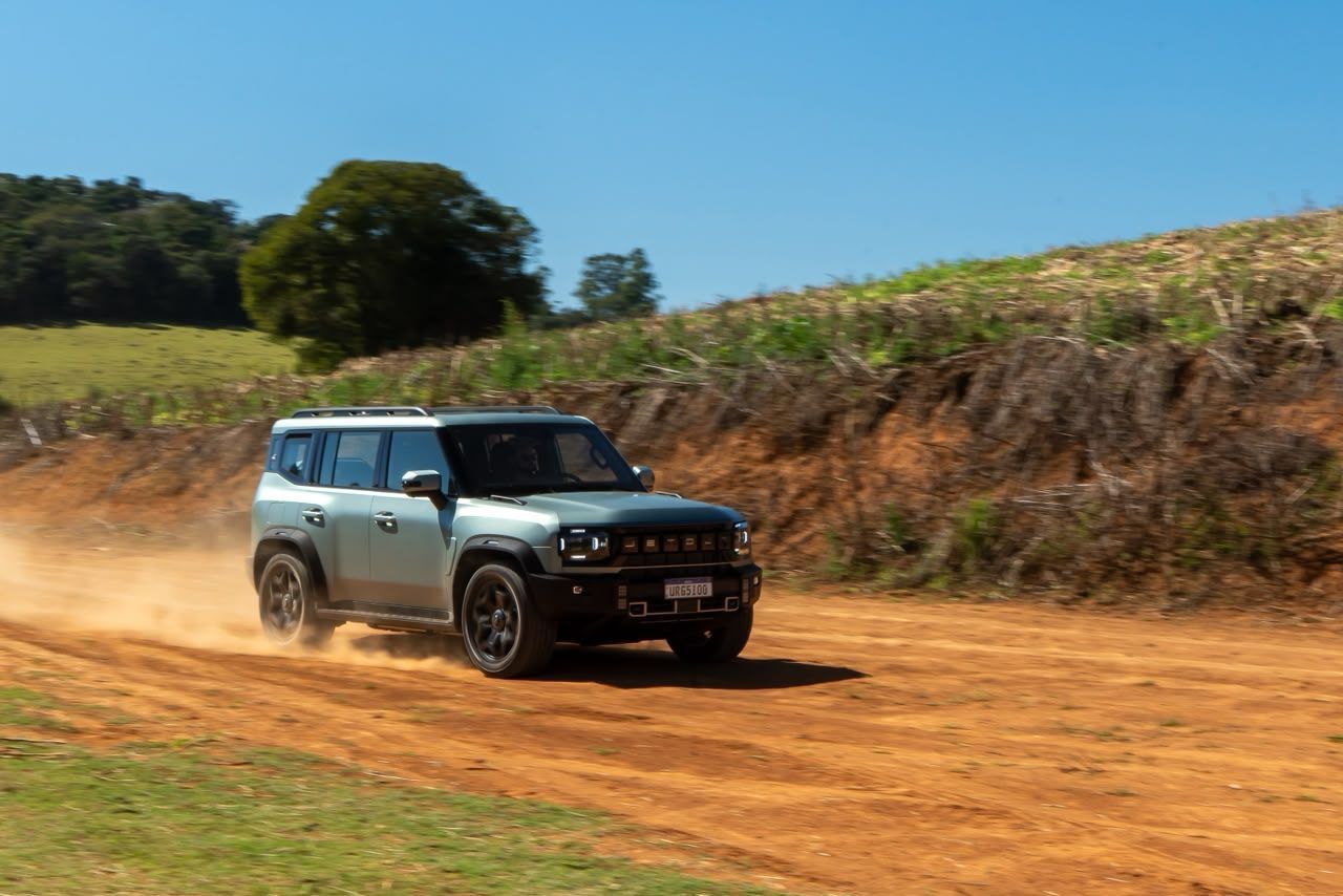 Jetour T2 4x4 chega ao Brasil com 597 cv e até 1.300 km de autonomia