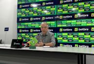 Presidente do América reage a protesto na porta do CT: ‘Eles têm que reclamar’