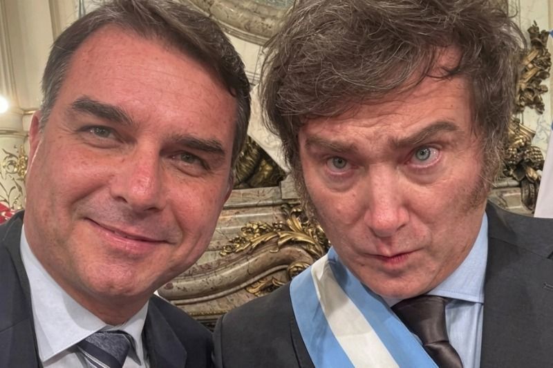 Milei marca presença em São Paulo para convenção de Flávio Bolsonaro