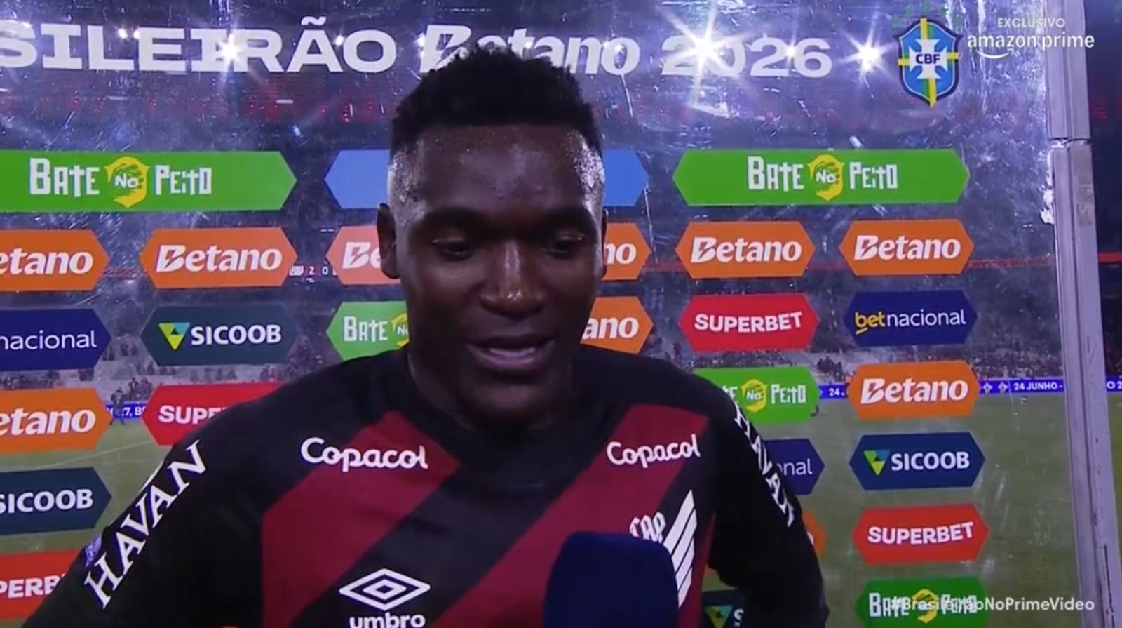 Viveros, do Athletico-PR, celebra momento e projeta: ‘Brigar pela artilharia’