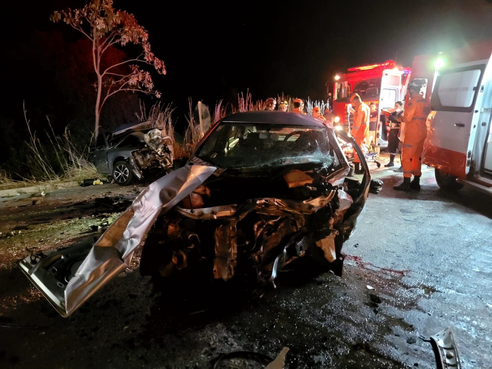 Duas pessoas morrem em acidente entre carros na BR-251