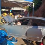 Carro cai de barranco e atinge pessoas em evento de Igreja Católica em Ubá