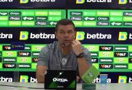 Técnico do América, Louzer abre o jogo sobre Paulo Victor e retorno de desfalques