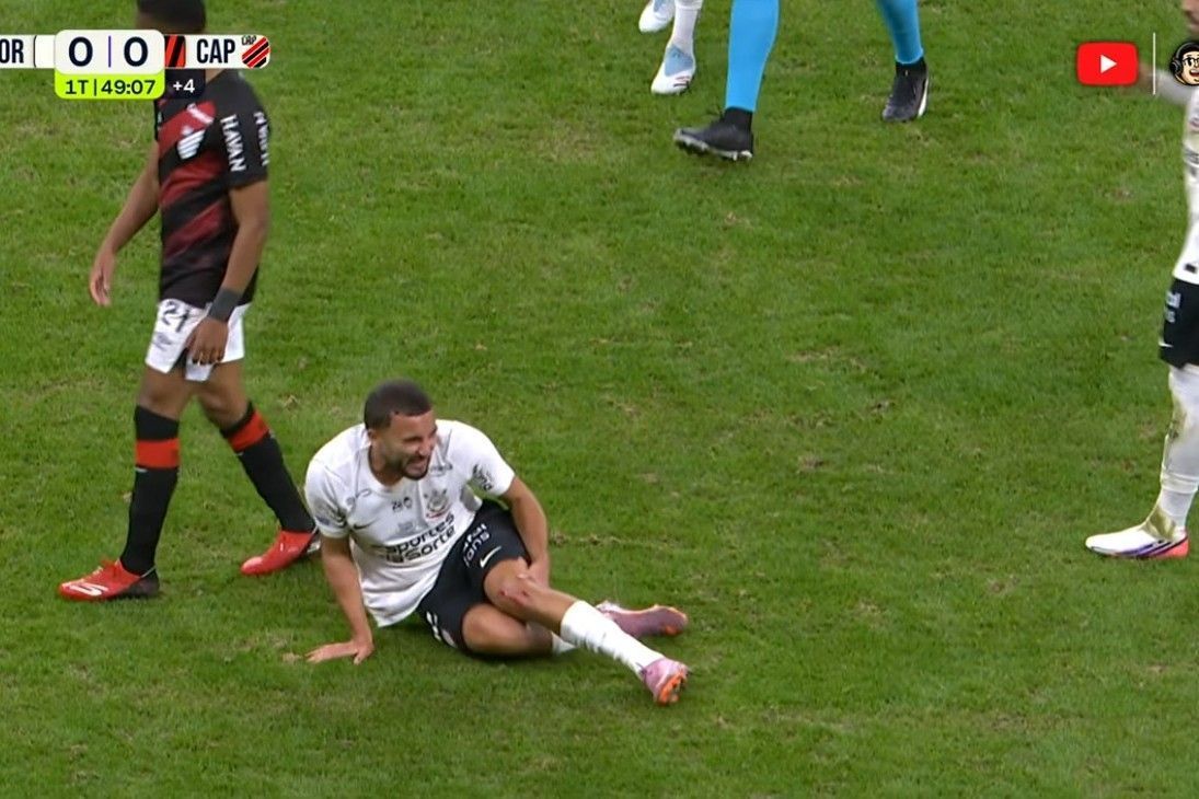 Corinthians x Athletico-PR: Labyad machuca joelho e chora ao deixar campo