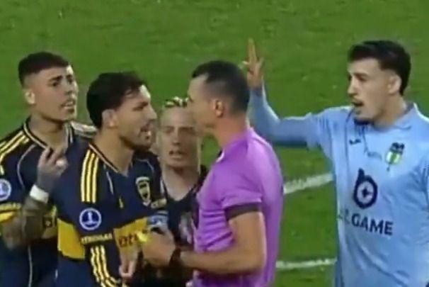 Paredes discute com árbitro durante O’Higgins e Boca Juniors, e cena repercute