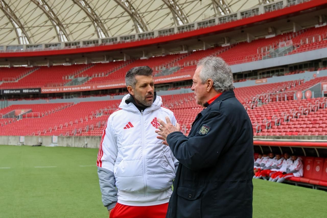 Pezzolano testa joia do Inter entre os titulares e projeta nova escalação