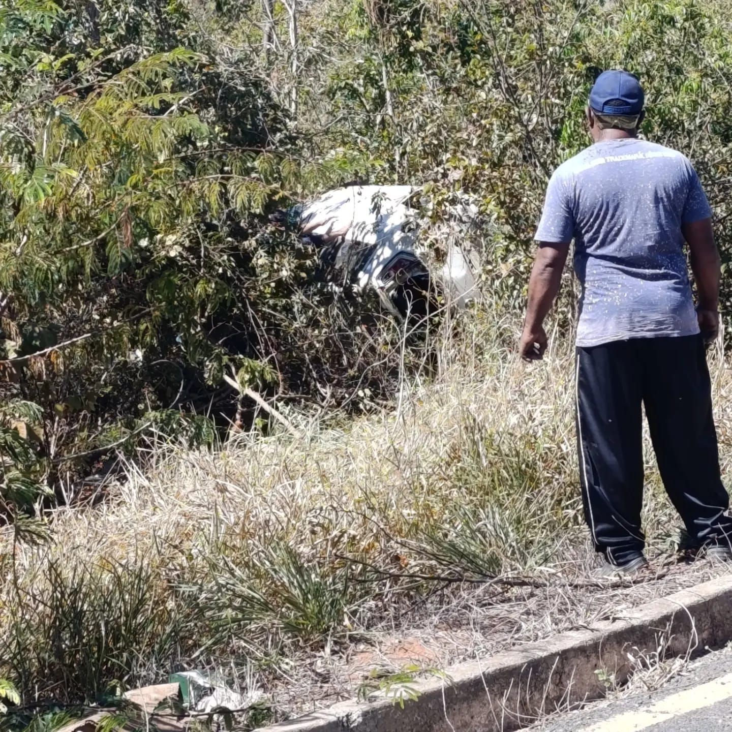 Jovem  morre após capotamento na MGC-654, em Brasília de Minas