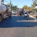 Motociclista fica ferida após colisão com carro em Montes Claros nesta tarde de terça-feira (7)