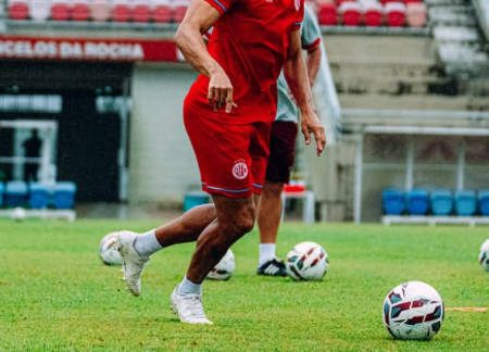 Jogador do América-RN em treino na temporada 2026
