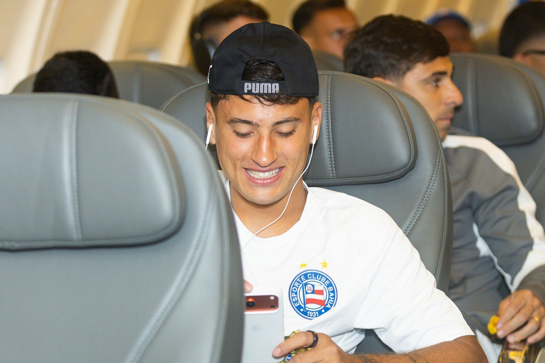 Reforço do Bahia viaja, mas não é regularizado e fica fora de jogo contra o Atlético
