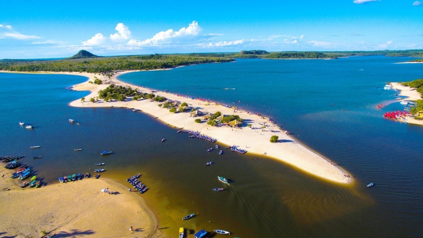 Férias escolares: destinos do Norte oferecem praias de água doce e experiências na Amazônia