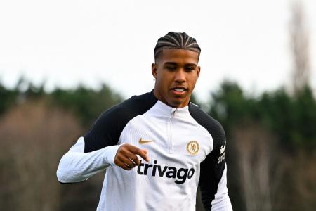 Andrey Santos em ação pelo Chelsea