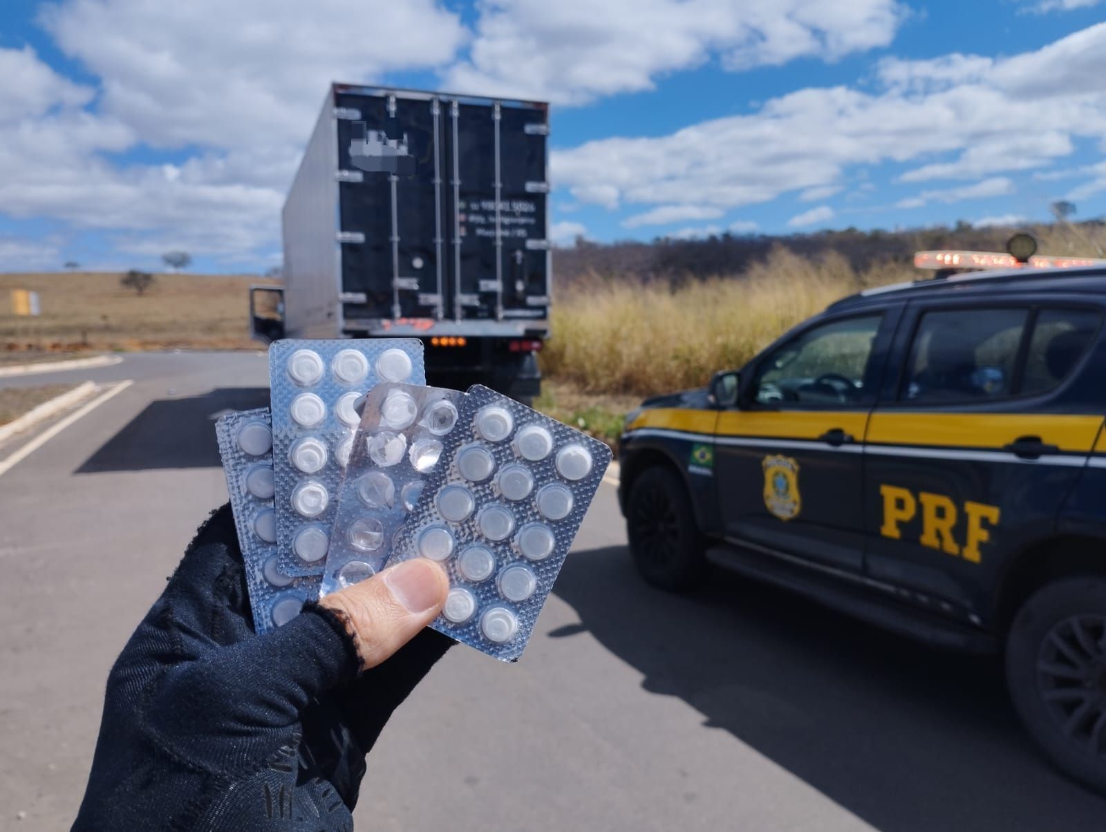 PRF apreende 43 comprimidos de 'rebite' durante fiscalização na BR-251, em Salinas