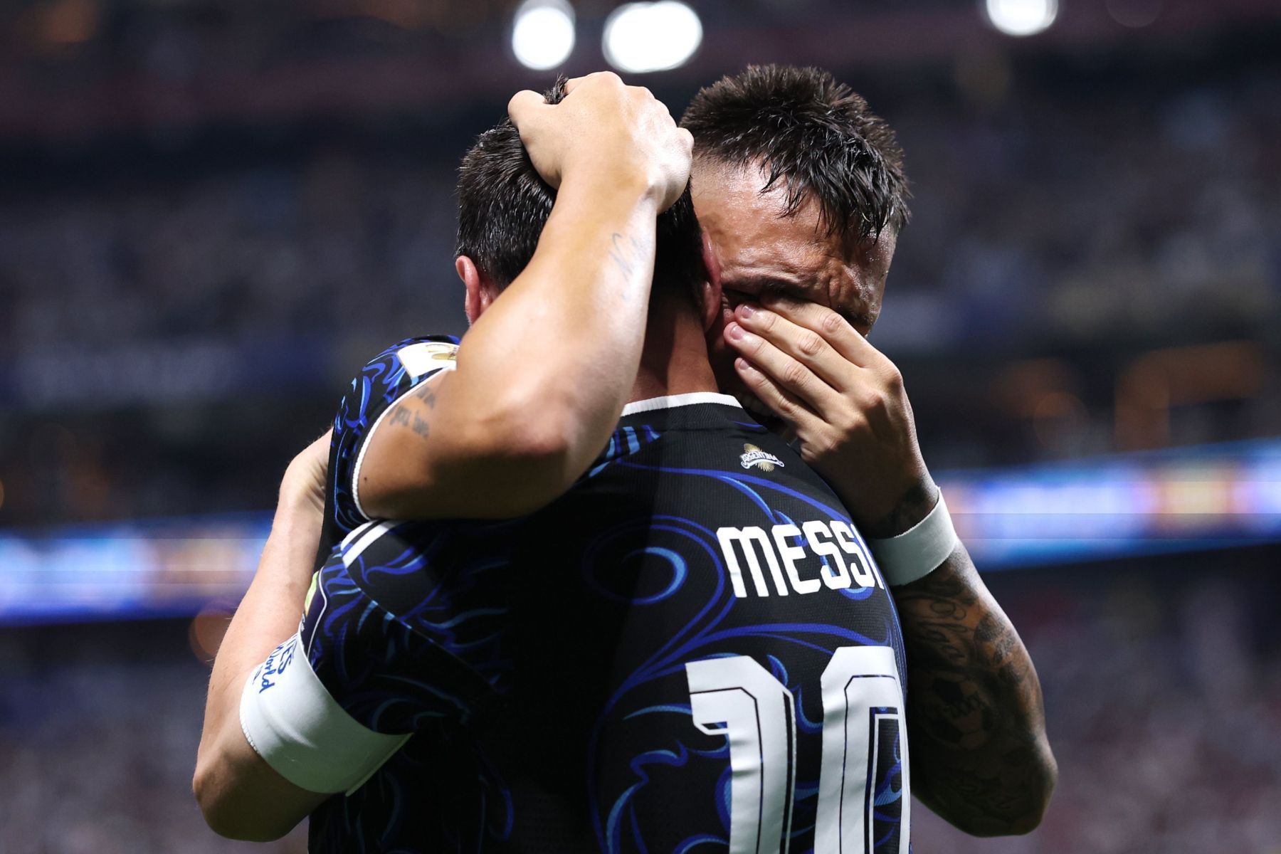 Lautaro Martínez vai às lágrimas e revela sonho de gol da classificação da Argentina
