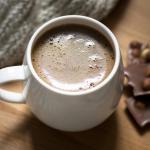 Frio pede chocolate quente: veja a versão fit sem excesso de açúcar