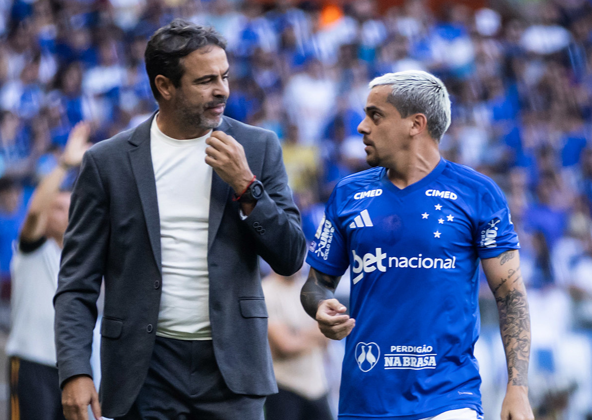 Titular leva cartão e desfalca Cruzeiro contra o Coritiba pelo Brasileirão