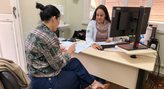 Atendimento médico para mulheres por meio da rede SUS-BH