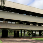 Prefeitura de Londrina abre edital para professores com 60 vagas e salários de R$ 6 mil