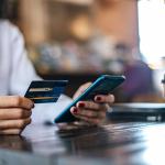 Banco digital ou banco tradicional: o que considerar além das tarifas?