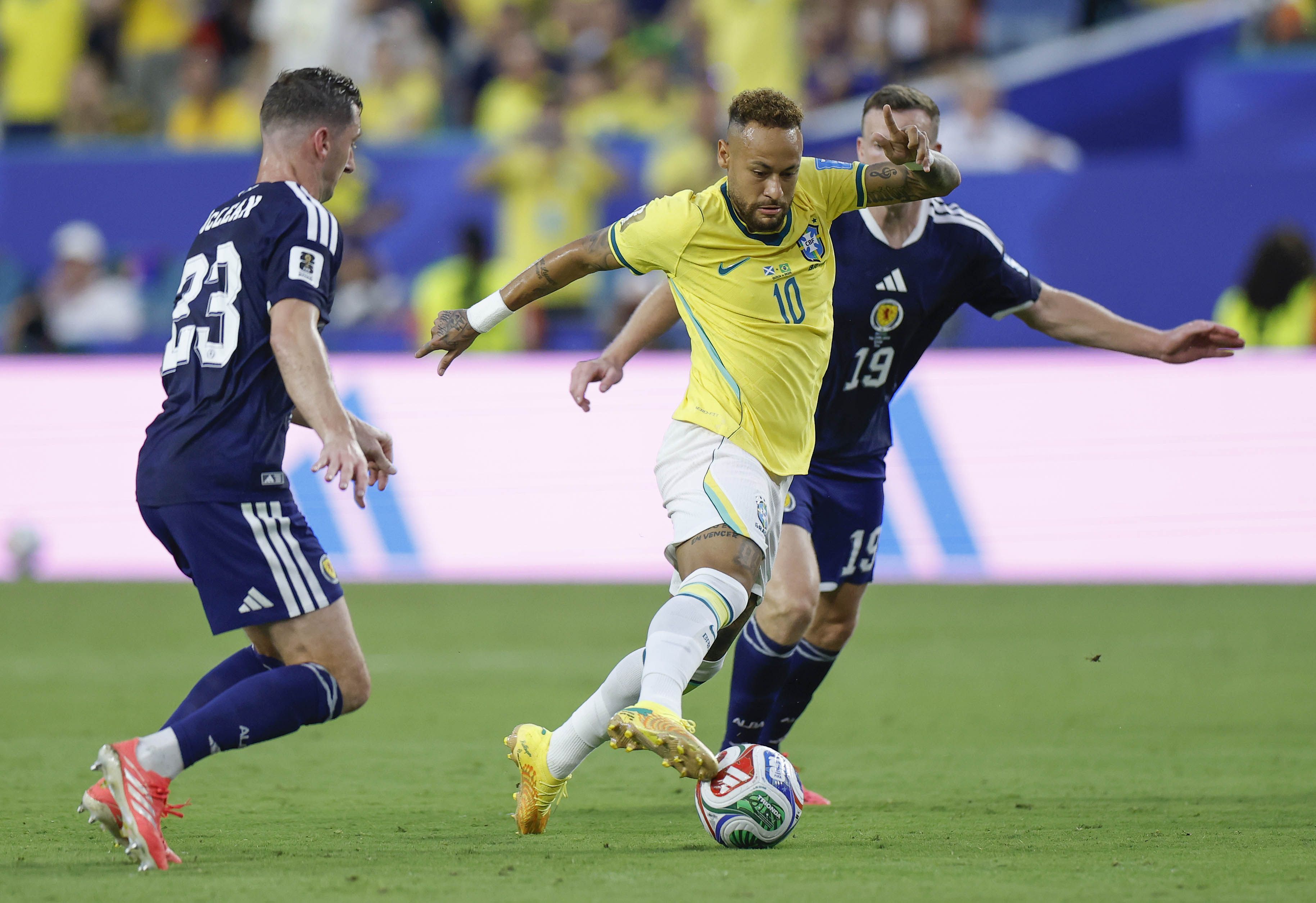Romário é direto e responde se Neymar deve ser titular pela Seleção Brasileira