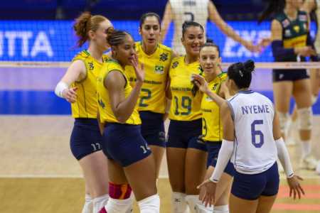 Seleção Brasileira de vôlei feminina em ação na Liga das Nações (VNL)