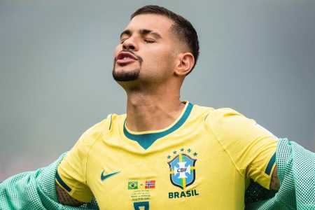 Bruno Guimarães, meio-campista da Seleção Brasileira